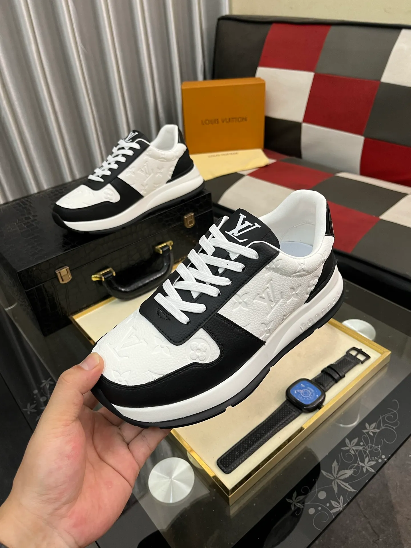 Men's men's shoes💰458⌚️⌚️ Loui* Vuitto* - Louis ** donkey's new color men's trainer sneakers, this LV Trainer sneaker is made of calfskin and breathable mesh, showing pure colors, the #54 logo on the back traces the brand's birth in 1854, the designer's handwritten brand logo embellishes one side, virgil Designed by abloh himself, it is a very commemorative sneaker. The new lv Louis Vuitton loui* vuitto* trainer sneaker low casual sports culture versatile basketball sneaker. Size: 38-443️⃣Colors available